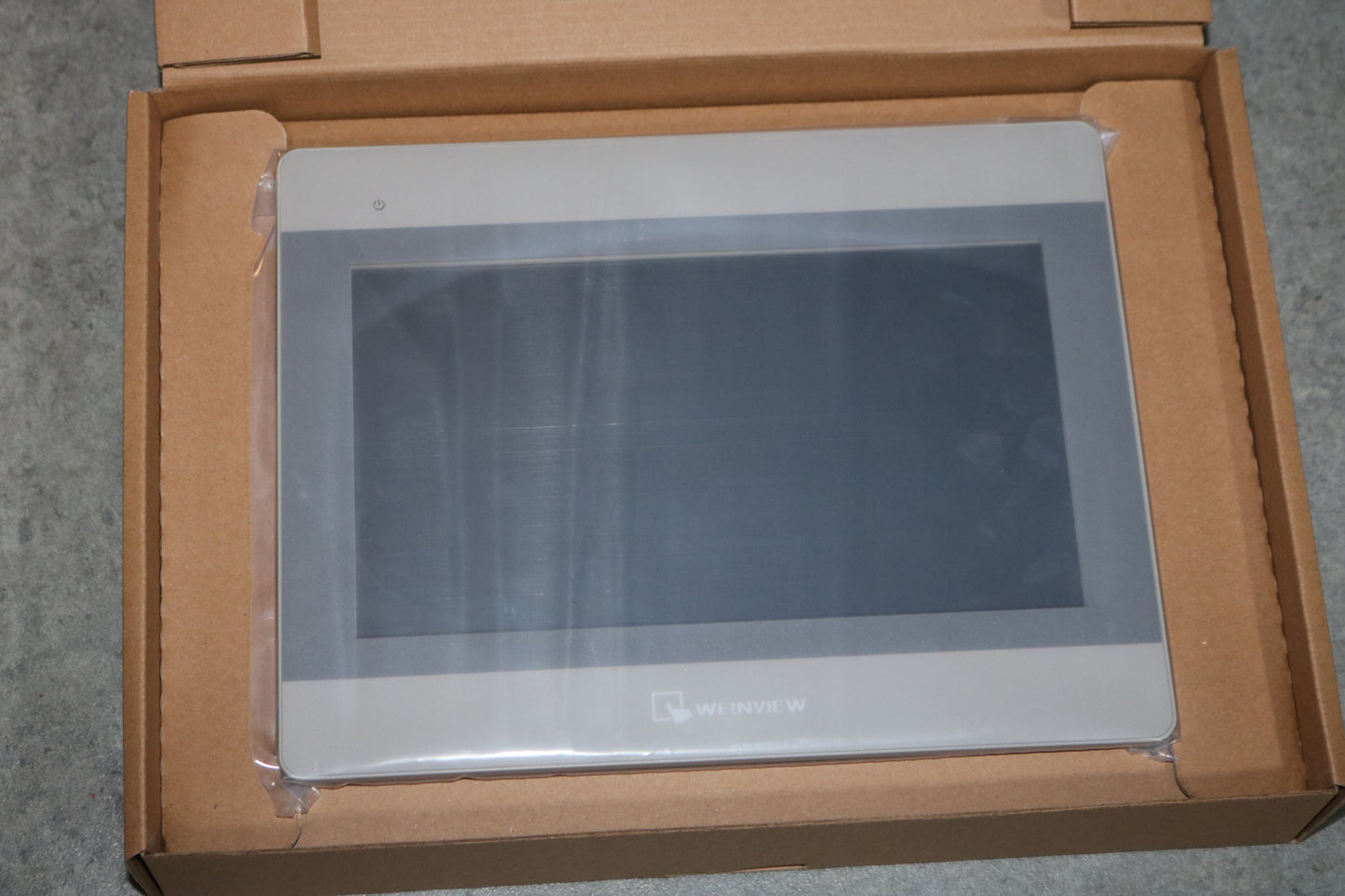 WEINTEK Weinview MT8102iE HMI with 10.1" TFT Display touch panel 024 x 600 TFT